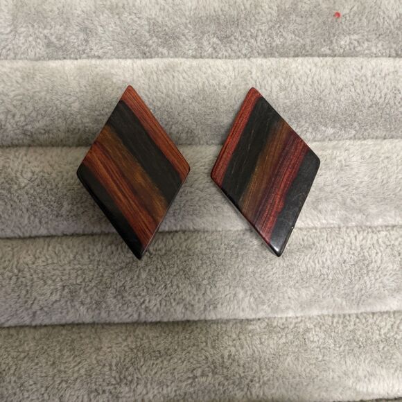Vintage Bakelite Post Earrings Wood Grain Black - Picture 1 of 3